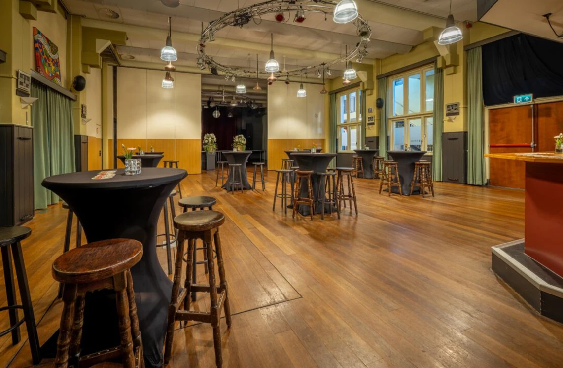 Schilderwerken De Boer zaal in het sociale centrum De Brink in Obdam